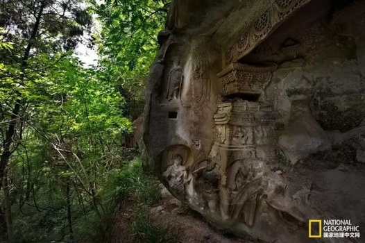 罕见的双头佛像,藏四川深山、诉信佛精诚