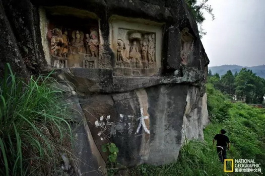 罕见的双头佛像,藏四川深山、诉信佛精诚