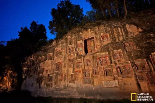 罕见的双头佛像,藏四川深山、诉信佛精诚