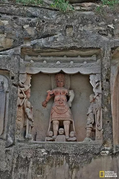 罕见的双头佛像,藏四川深山、诉信佛精诚