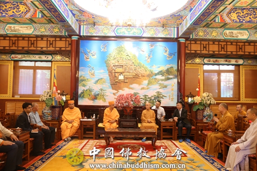 01 2018年9月22日上午,印度阿克萨达姆神庙萨度·帕玛·威哈拉亚古鲁一行访问中国佛教协会 .JPG